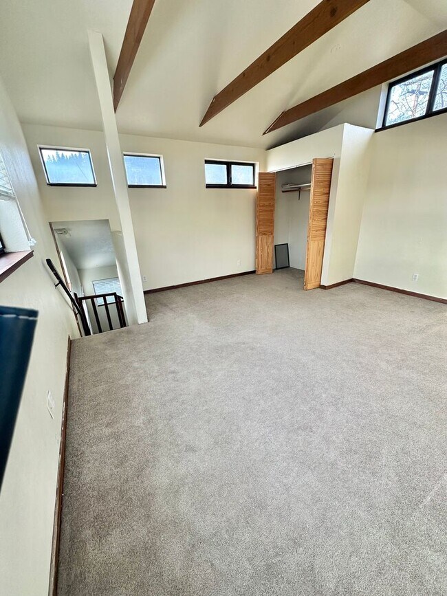 Building Photo - 1 Bedroom 1 bath Loft Style Single Family Home with large Fenced backyard.