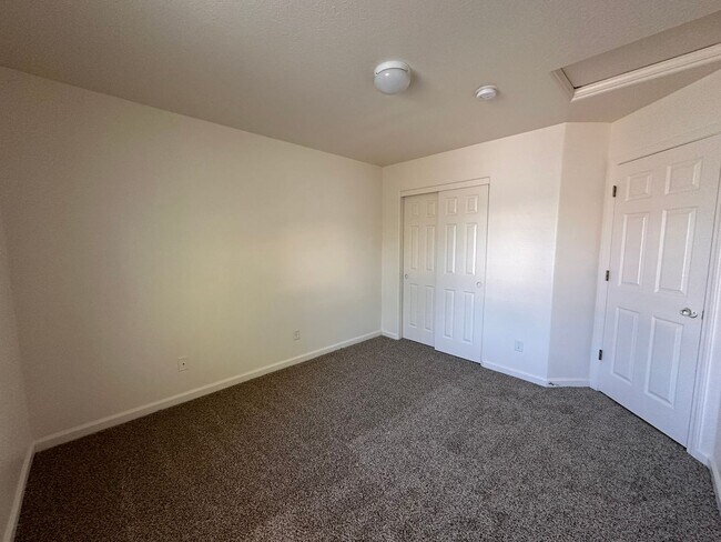 Building Photo - West Eugene 4 Bedroom Treasure