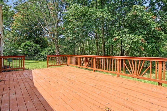 Building Photo - Coming Soon! Spacious 3 Bedroom, 1 Bath Ho...