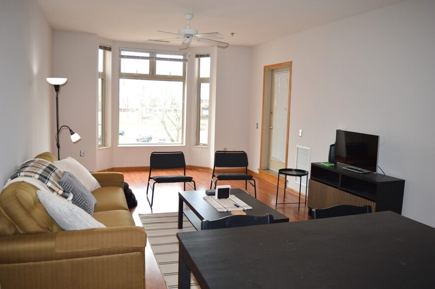 Building Photo - 301 Harbour Town Dr