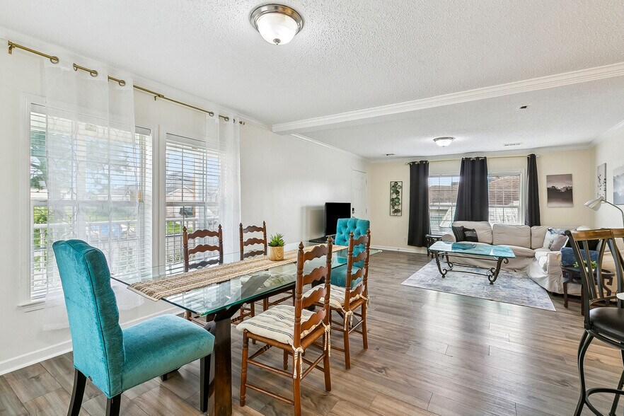 Building Photo - 4416 Dreux Ave