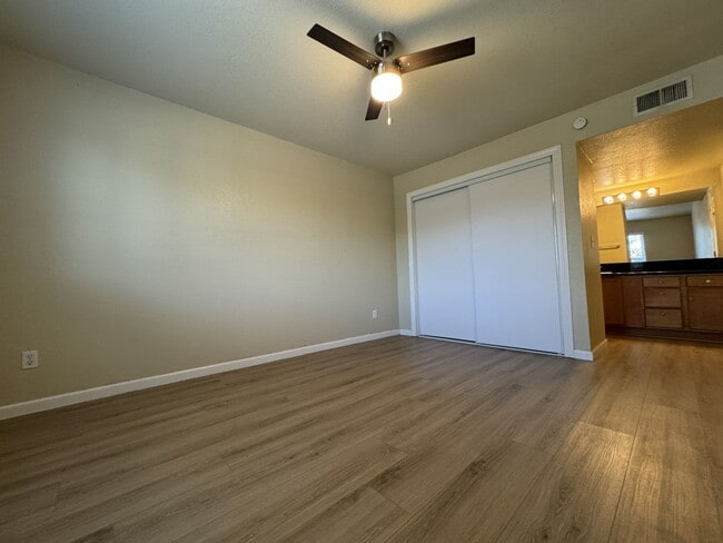Building Photo - MELROSE DISTRICT CONDO WITH HUGE MOVE-IN SPECIAL – HALF OFF FIRST & SECOND MONTH’S RENT!