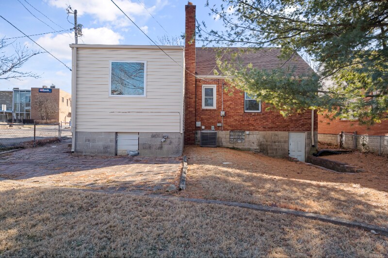 Building Photo - 2329 Brown Rd