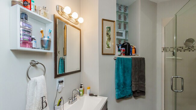 Building Photo - 2616 W Augusta Blvd