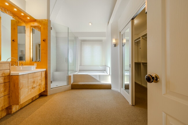 Building Photo - 11671 Boulton Ave