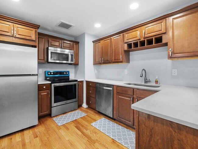 Building Photo - 165 Hartford St