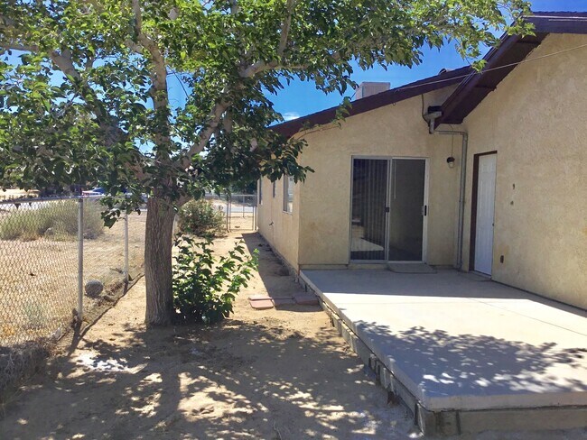 Building Photo - Goleta-6309