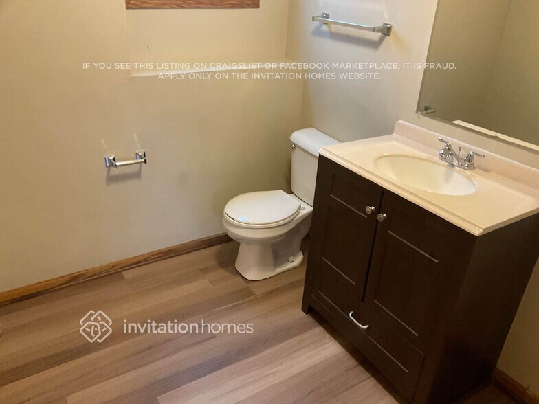 Building Photo - 150 E Winthrop Ave