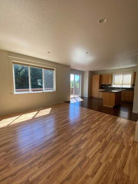 Building Photo - 3607 Hoodview Dr