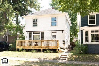 Building Photo - 1111 1/2 Maple