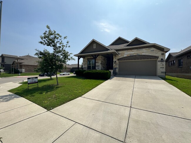 Building Photo - Stunning Rental Home in Gated Wortham Oaks...