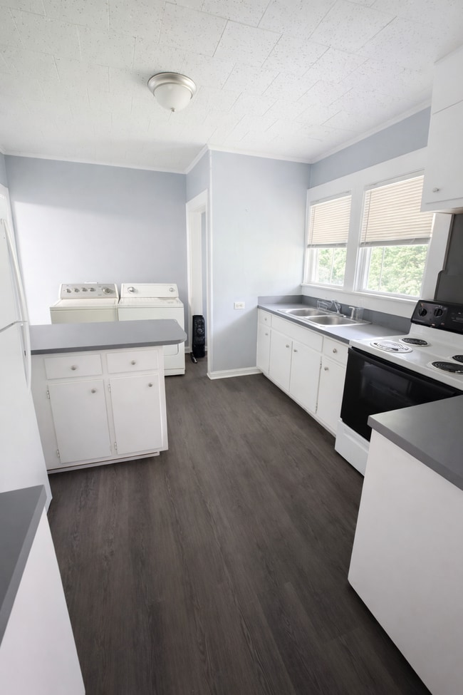 Building Photo - 1827 1st Ave NW