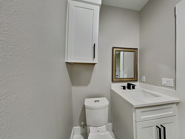 Building Photo - 111 Foster Ln