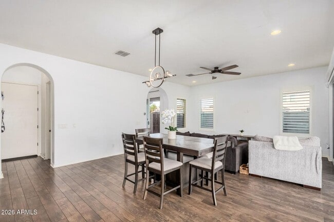 Building Photo - SFH 4-3