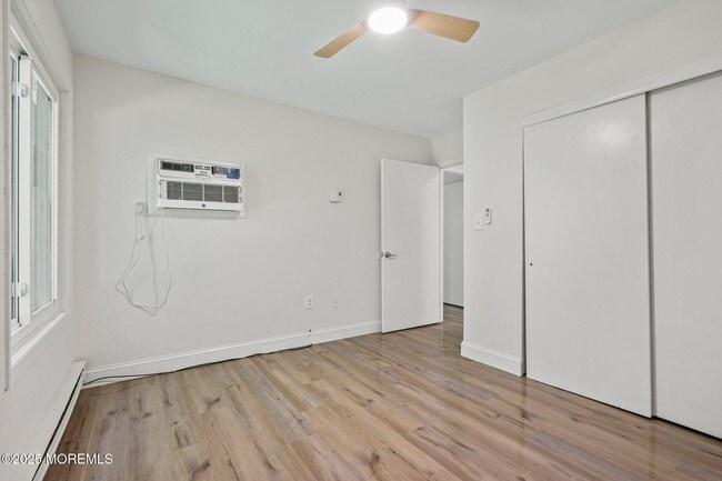 Building Photo - 60 Amberly Dr