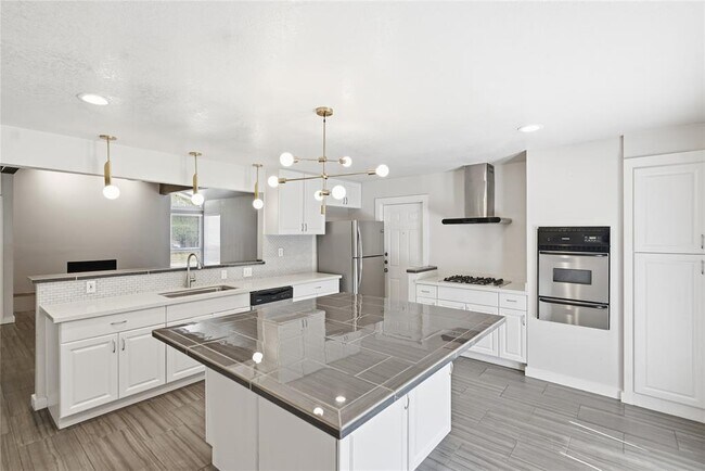 Building Photo - 5503 Basswood Ln