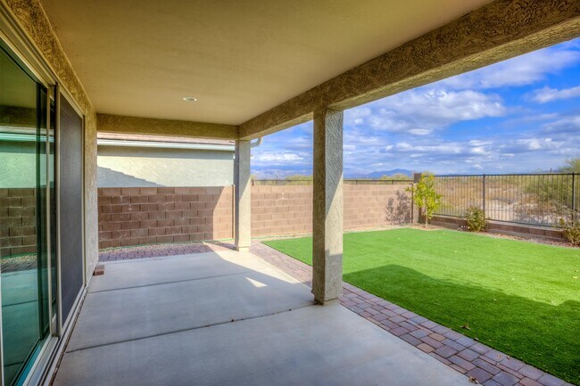 Building Photo - 5545 S Adero Cyn Trl