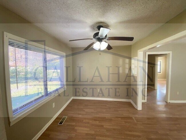 Building Photo - NLR Updated Home
