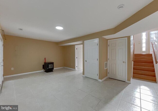 Building Photo - 21133 Woodmere Dr