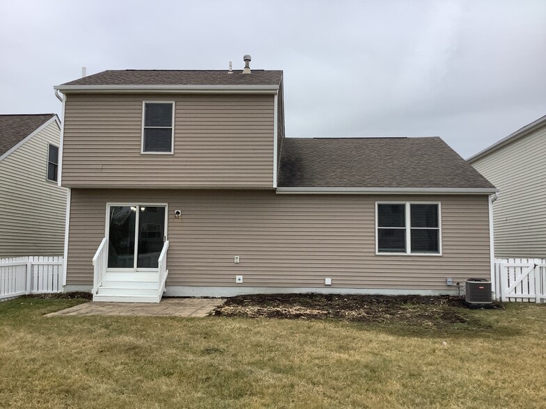 Building Photo - 768 Shellbark St