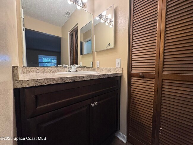 Building Photo - 2917 Regency Dr