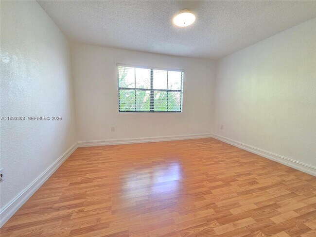 Building Photo - 15650 SW 105th Ln