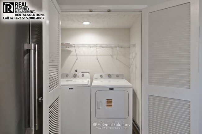 Building Photo - Modern 2BR Townhome Near MTSU, Washer & Dryer Included