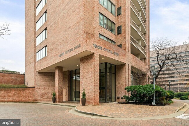 Building Photo - 1805 Crystal Dr