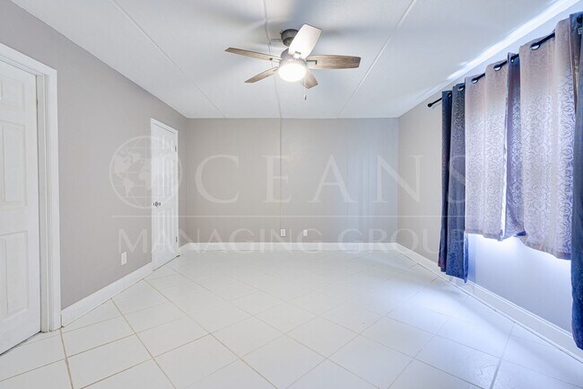 Building Photo - 1st Floor Oceanfront Condo
