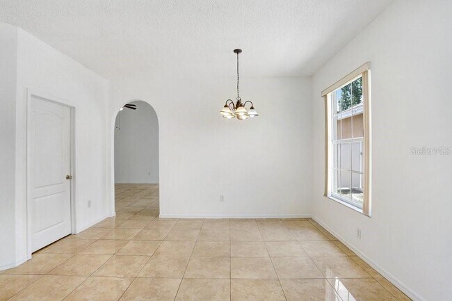 Building Photo - 930 Grand Canyon Dr