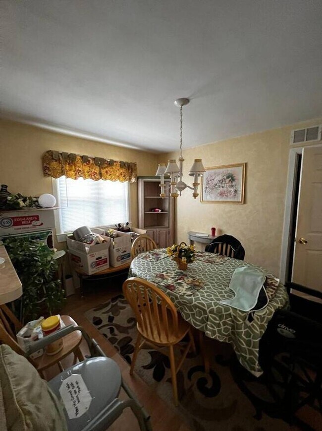 Building Photo - Lovely Cherry Hill Parke 2nd floor 2 bedro...