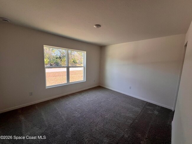 Building Photo - 991 La Belle Ave SW