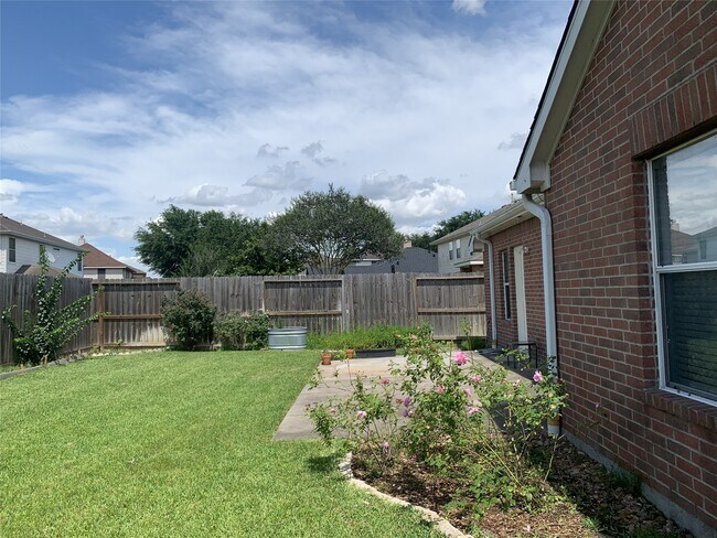 Building Photo - 21534 Oak Park Trails Dr