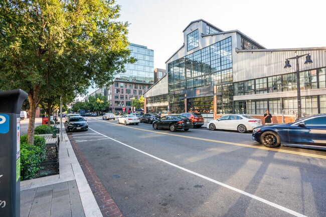 Building Photo - 1212 4th St SE