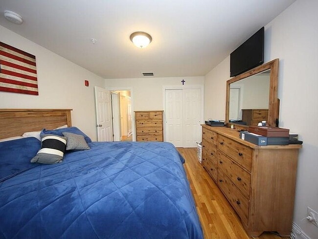 Building Photo - 10 Irma St