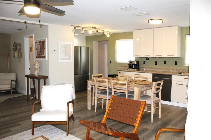 Building Photo - 5893 Williamson Rd