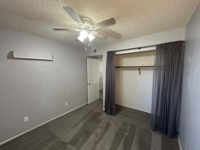 Building Photo - 4501 W Continental Dr