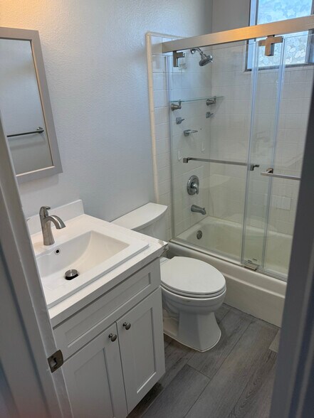 Building Photo - 3337 S Durango Ave