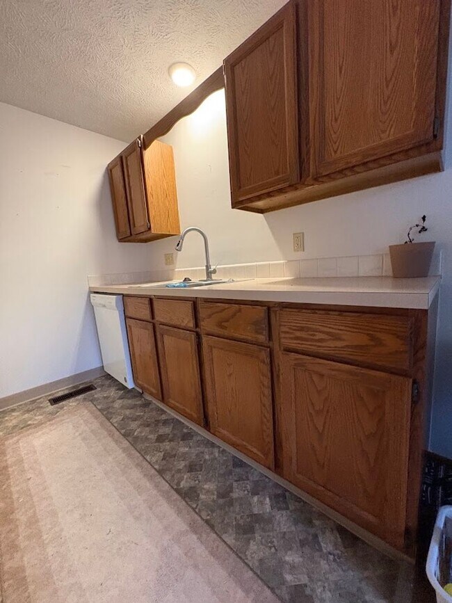 Building Photo - 4646 Castlebar St NW