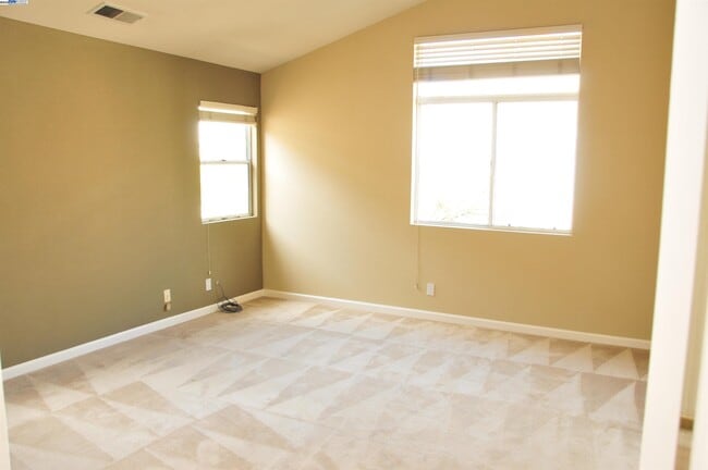 Building Photo - 275 Woodruff Way