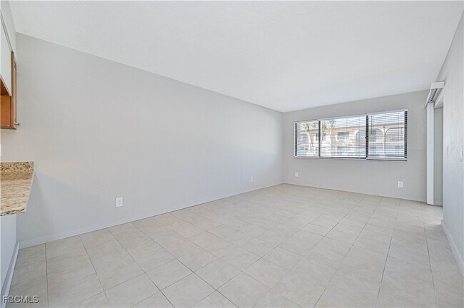 Building Photo - 606 Gerald Ave