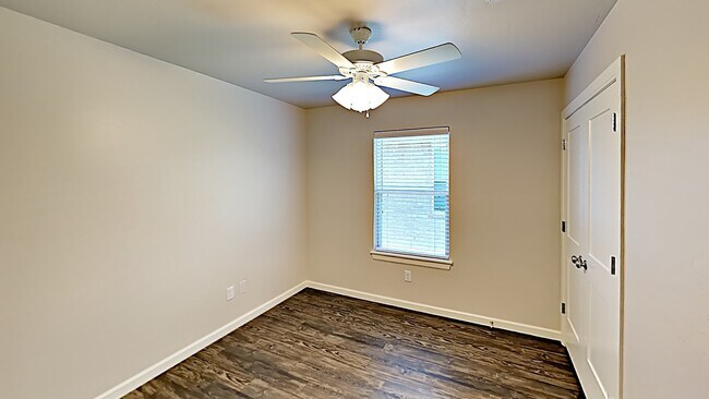 Building Photo - 3 Bedroom 2 Bath Duplex Near Tinker AFB