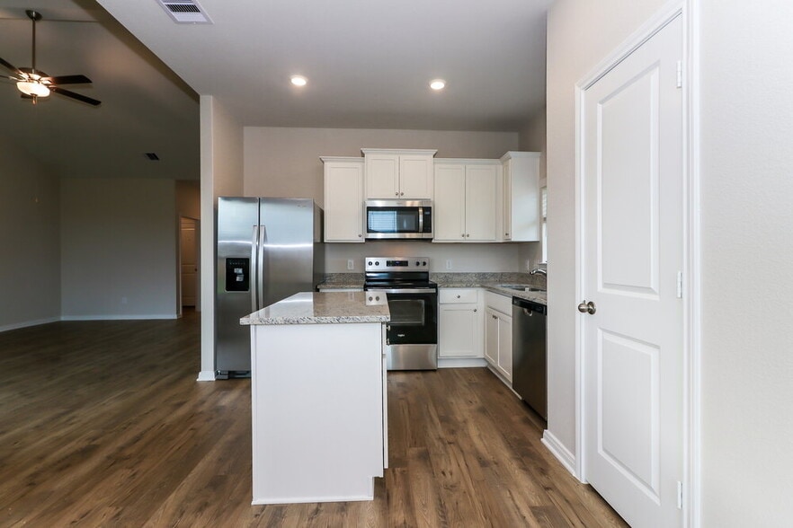 Building Photo - 206 Emma Rose Dr
