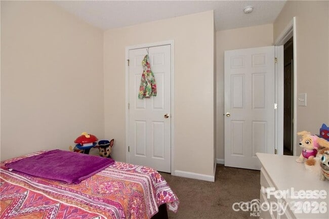 Building Photo - 137 Lynch Cir