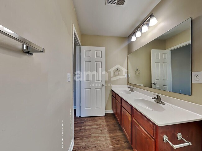 Building Photo - 5069 Carrington Ct