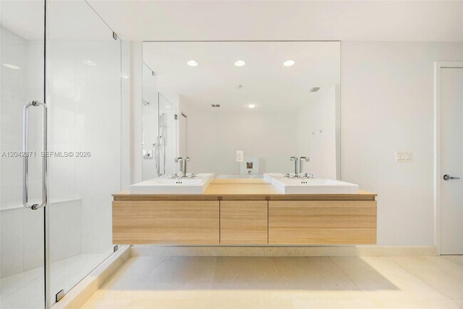 Building Photo - 17301 Biscayne Blvd