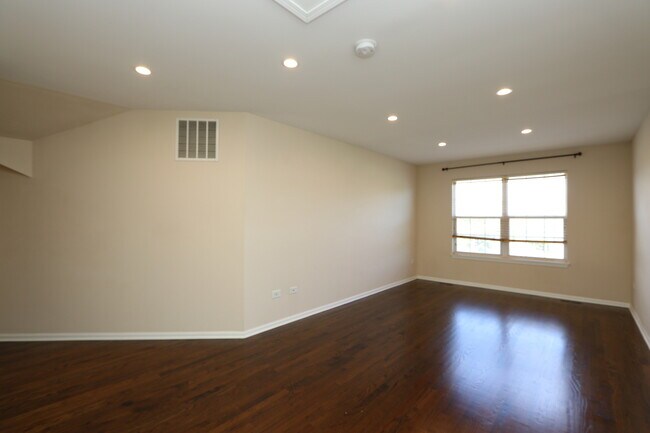 Building Photo - 3333 Stratford Ct