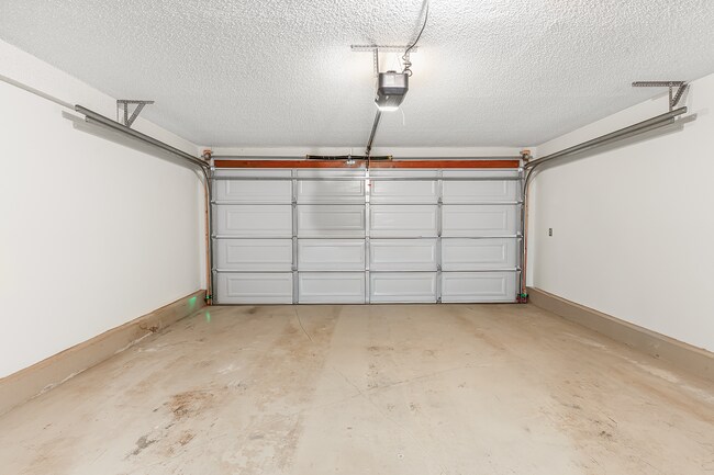 Building Photo - 221 Rossmore Dr