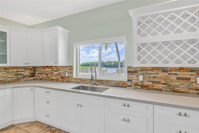 Building Photo - 155 Coco Plum Rd S