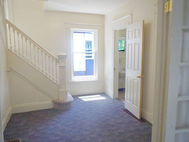 Building Photo - 909 Lancaster Ave